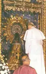 Juan Pablo II, ante la estatua de la Virgen del Pilar de Zaragoza
